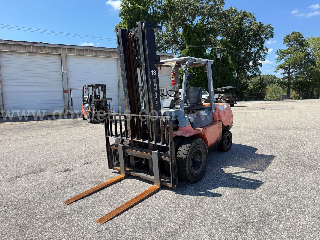 2007 Toyota 7FDU45 Pneumatic Tire Forklift