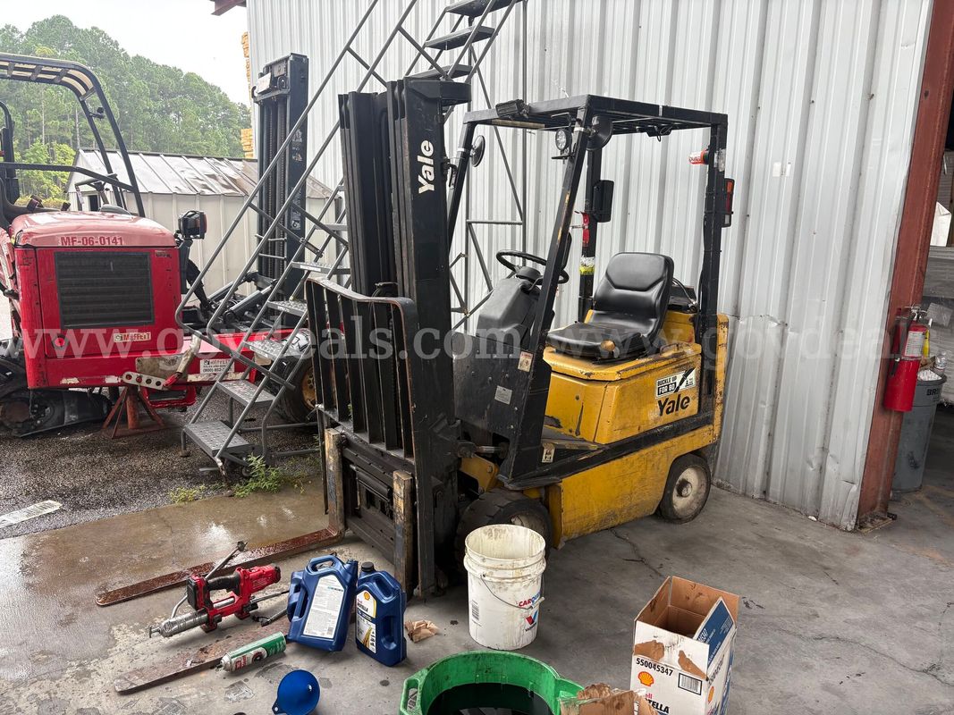 1999 Yale GLC030B Pneumatic Tire Forklift-Inoperable