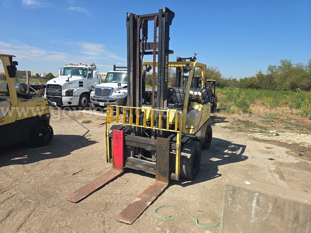 2018 Hyster H100FT Pneumatic Tire Forklift
