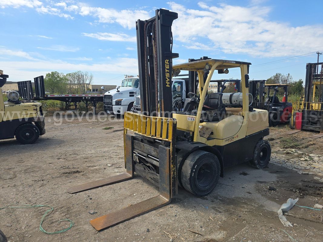 2017 Hyster H100FT Pneumatic Tire Forklift