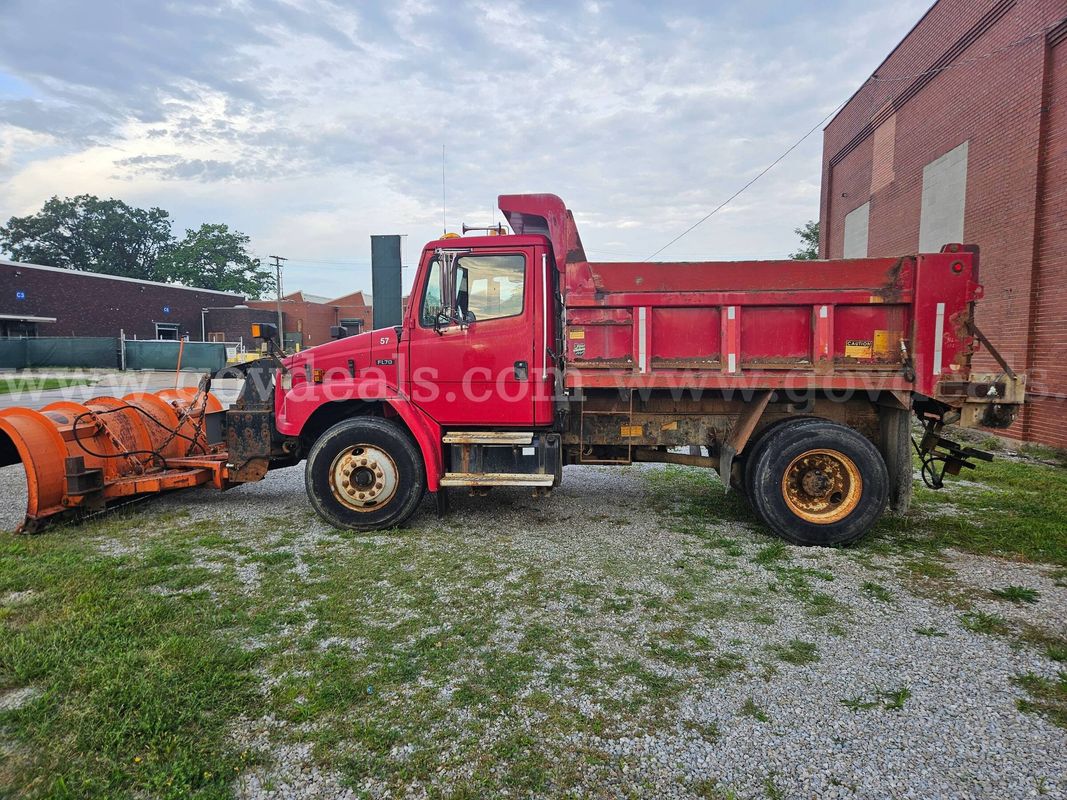2001 Freightliner FL70