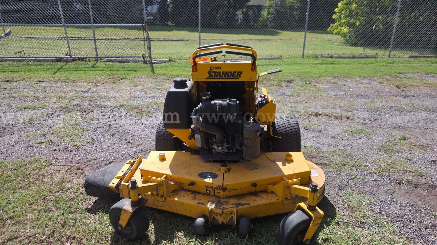 Wright Standard stand-on mower, 61 cutting Deck with 25 hp