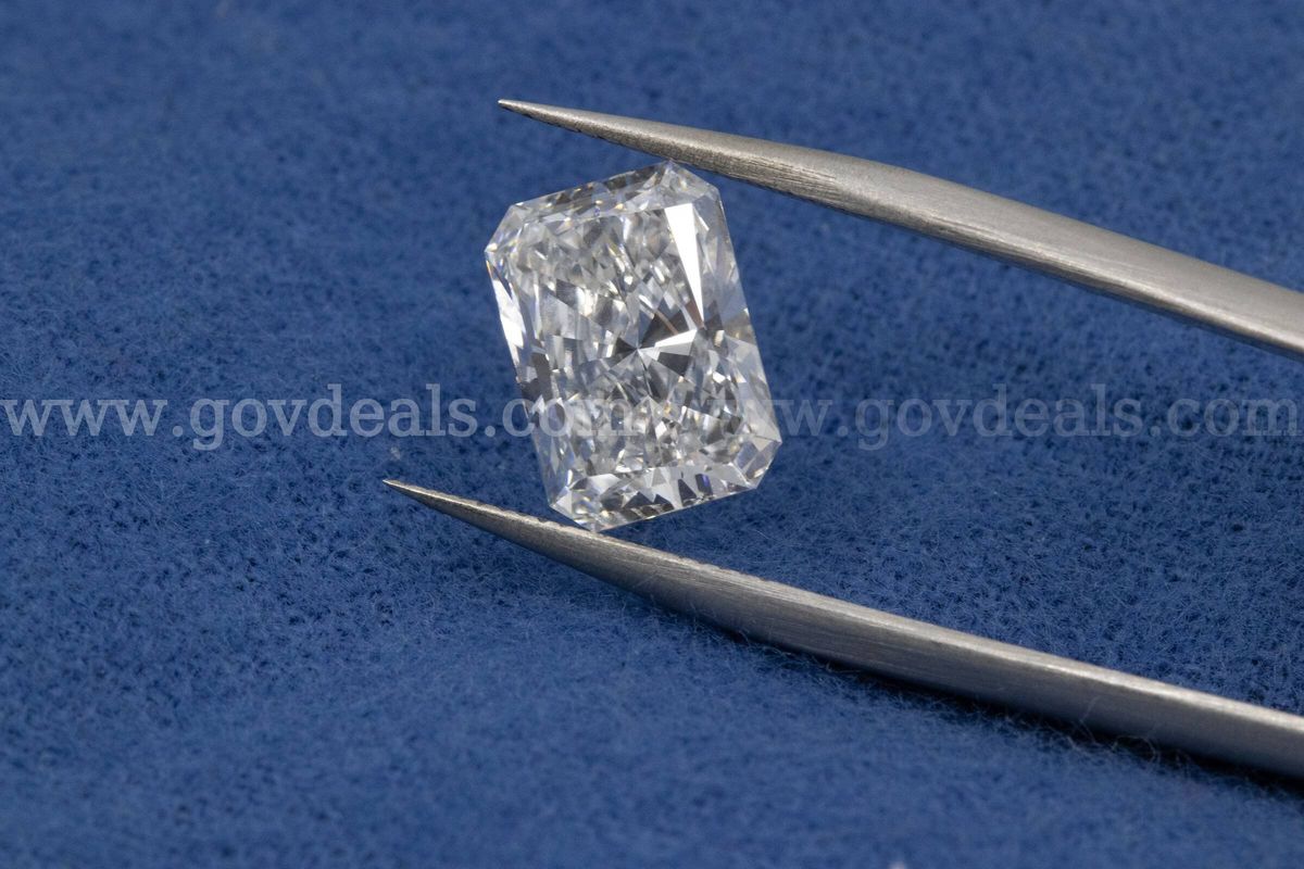 IGI Certified VVS2 Emerald Cut Lab-Grown Diamond - 3.46 Carats