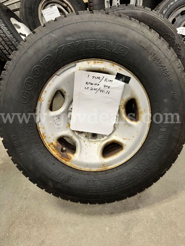 NEW 1 Tire/Rim for Chevy 2500 HD 4x4