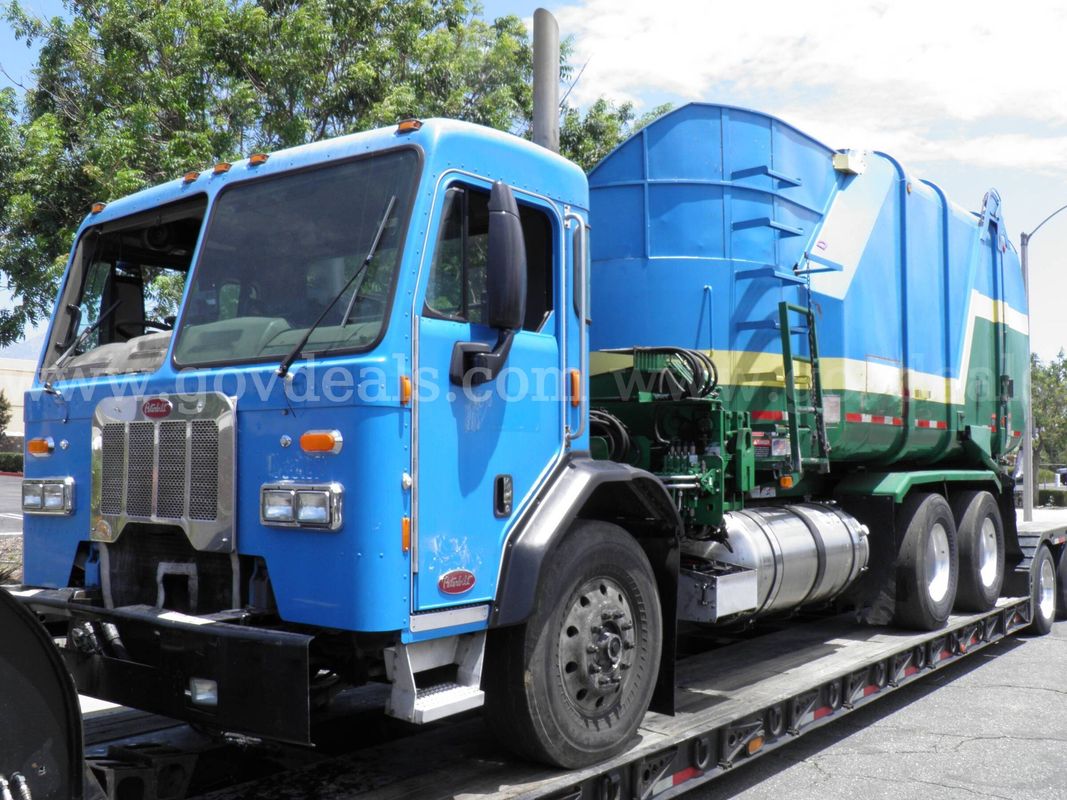 2015 Peterbilt 320