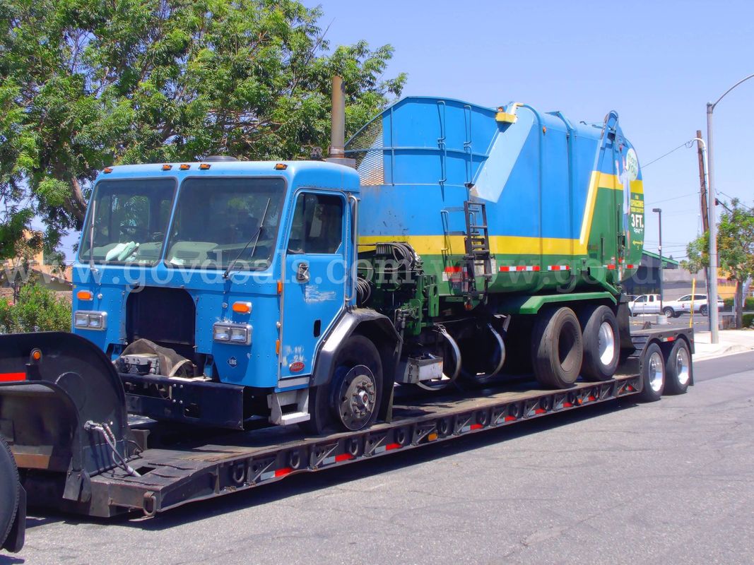 2015 Peterbilt 320 -