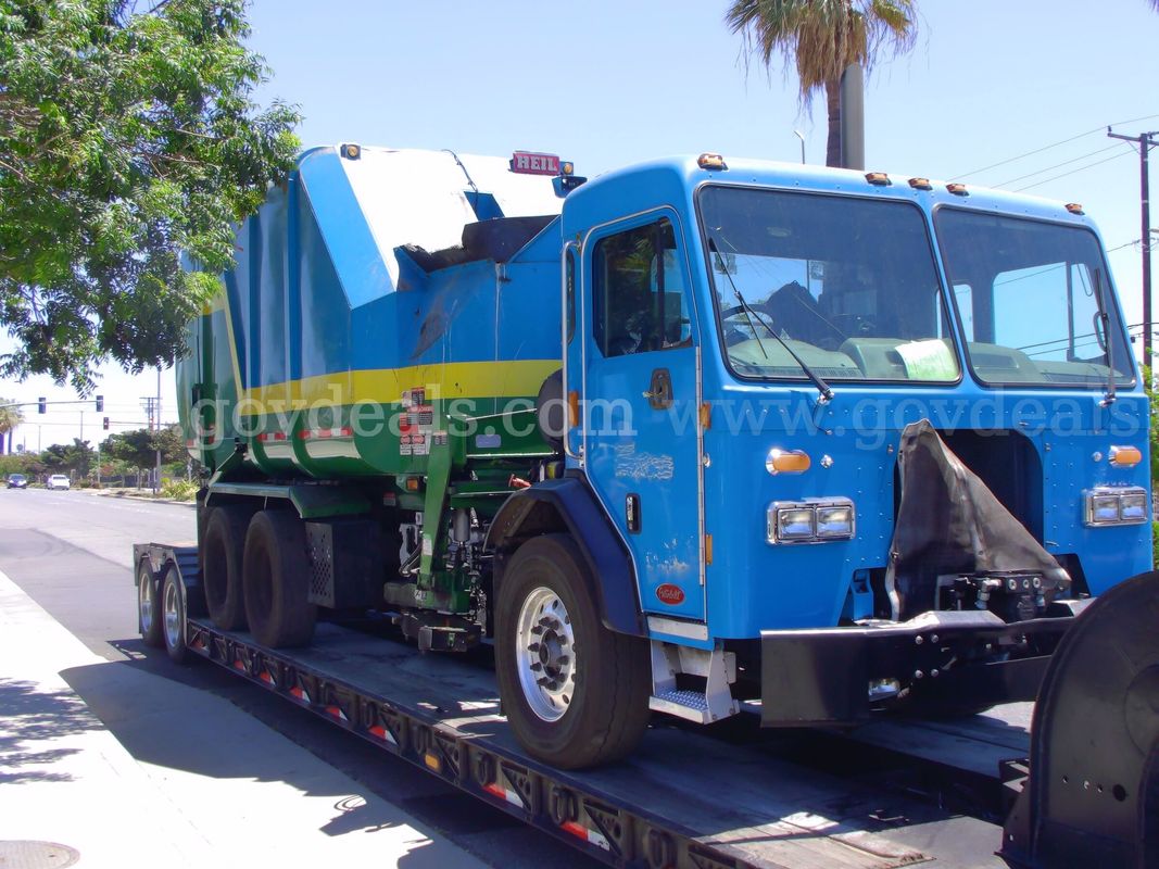 2015 Peterbilt 320