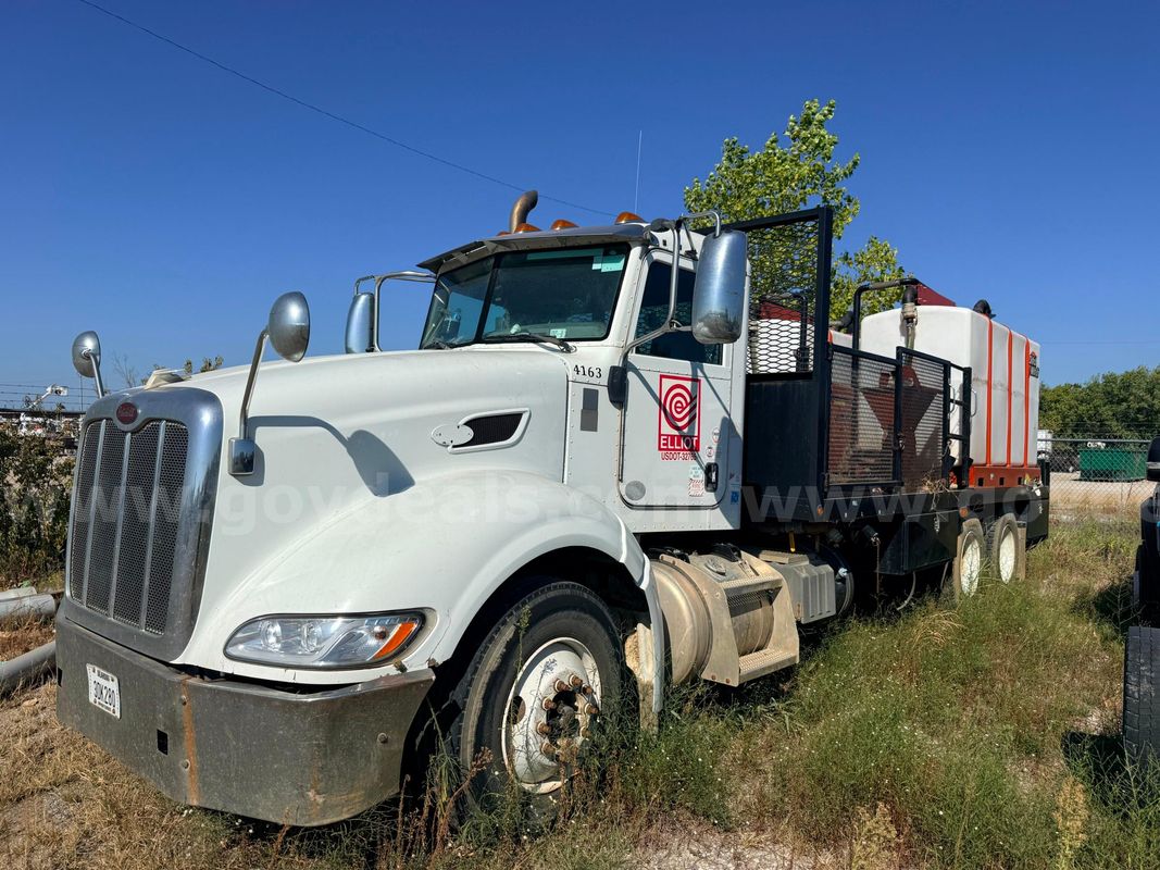 2012 PETERBILT 386 WATER TRUCK