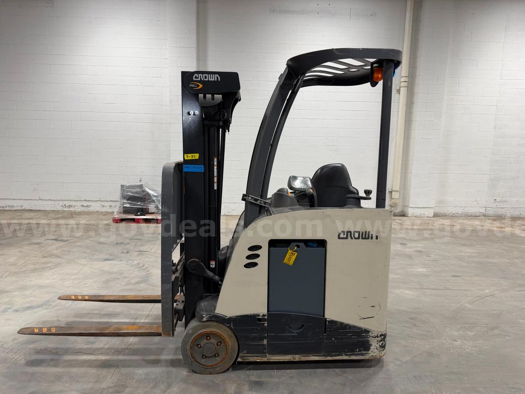Crown RC5525-30 Stand-Up Electric Forklift With Side Shift