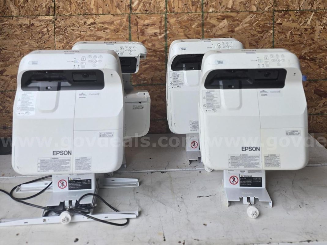 Surplus Lot of 4 Epson BrightLink 695Wi Projectors