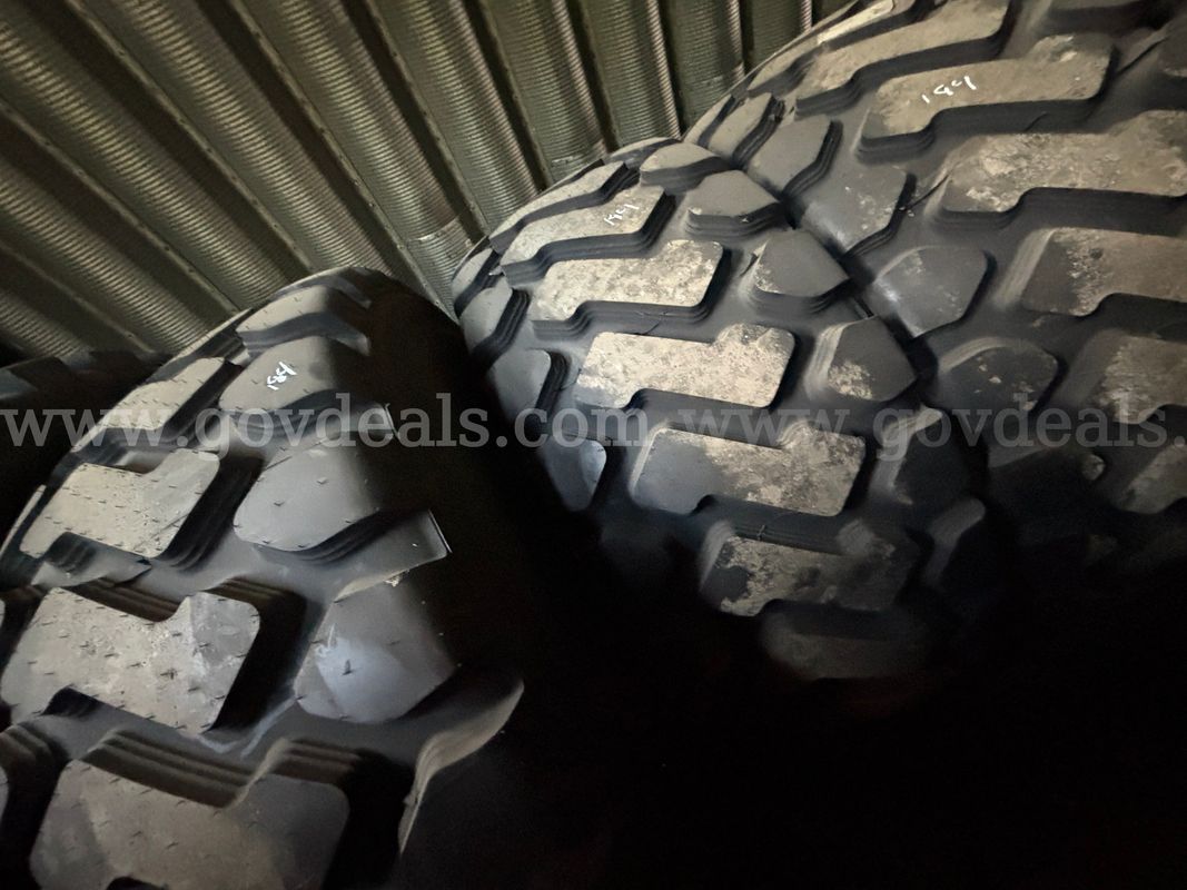 (11) 29.5R25 Heavy Equipment Tires – 8 New / 3 Used (~80% Tread)