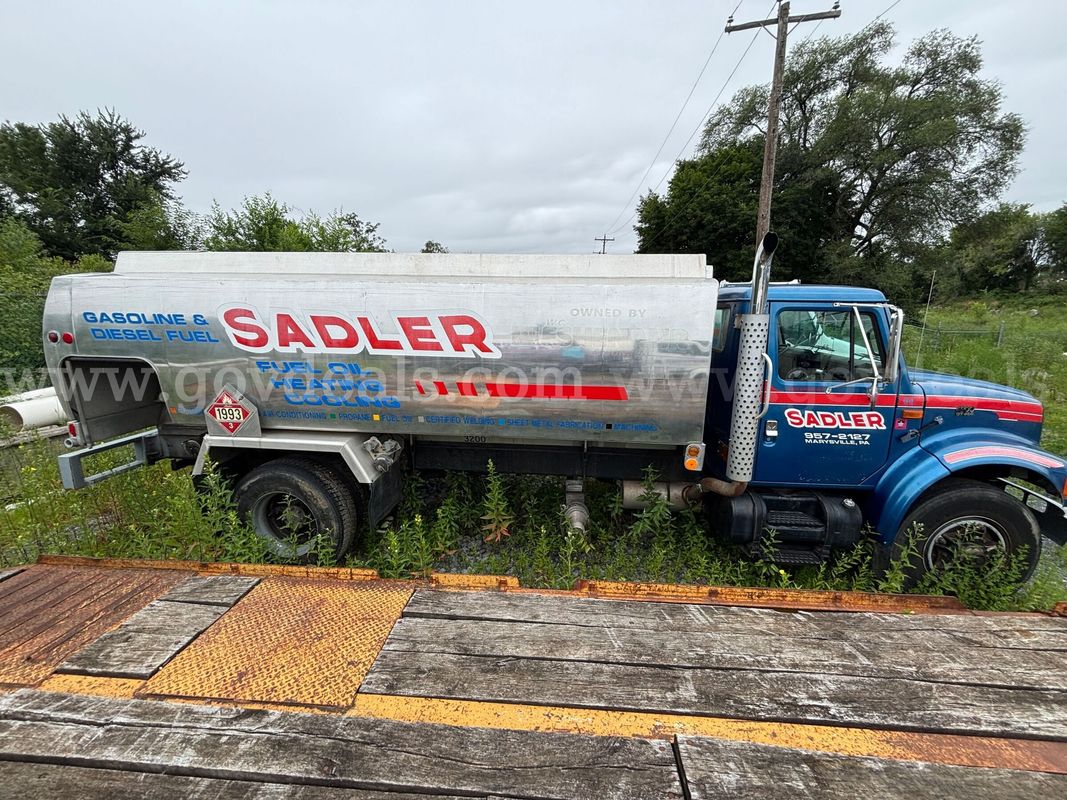 1996 International 4900 Fuel Tank Truck - DT466 Diesel - Starts & Runs