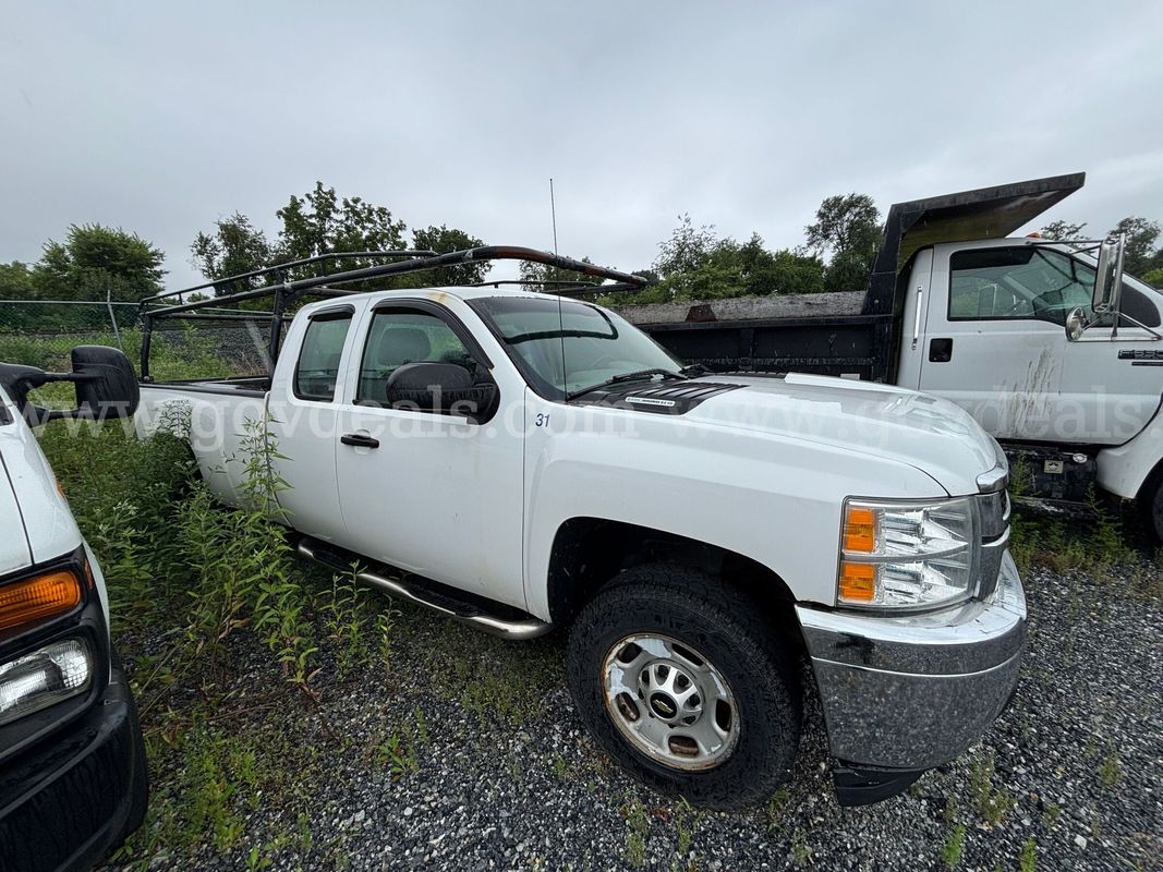 2013 Chevrolet Silverado 2500HD Extended Cab 4x4 Pickup - Duramax Diesel