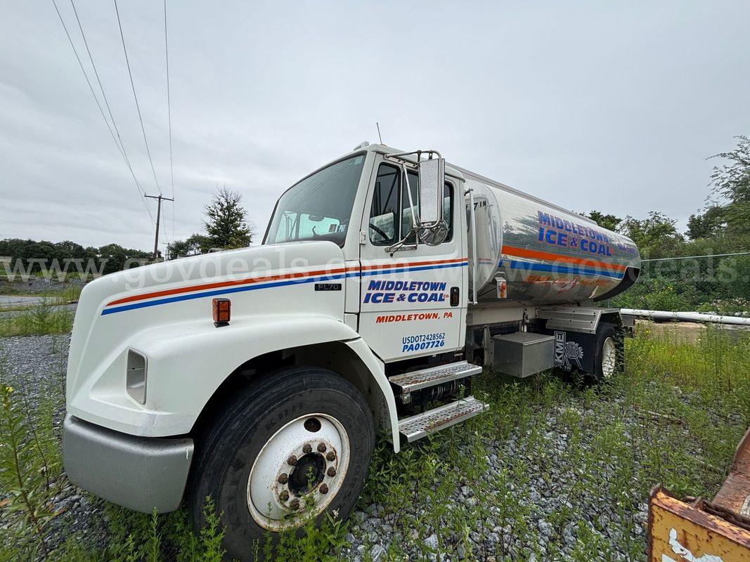 2002 Freightliner FL70 Conventional Cab Fuel Oil Truck - 2,800 Gallon Tank