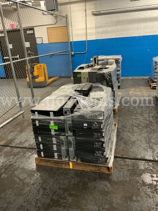 3 pallets of mixed old Dell desktops approximately 127 units (NO HARD DRIVES INCLUDED)(PICKUP ONLY)