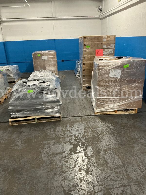 6 pallets of mixed model monitors approximately 262 units (PICKUP ONLY)