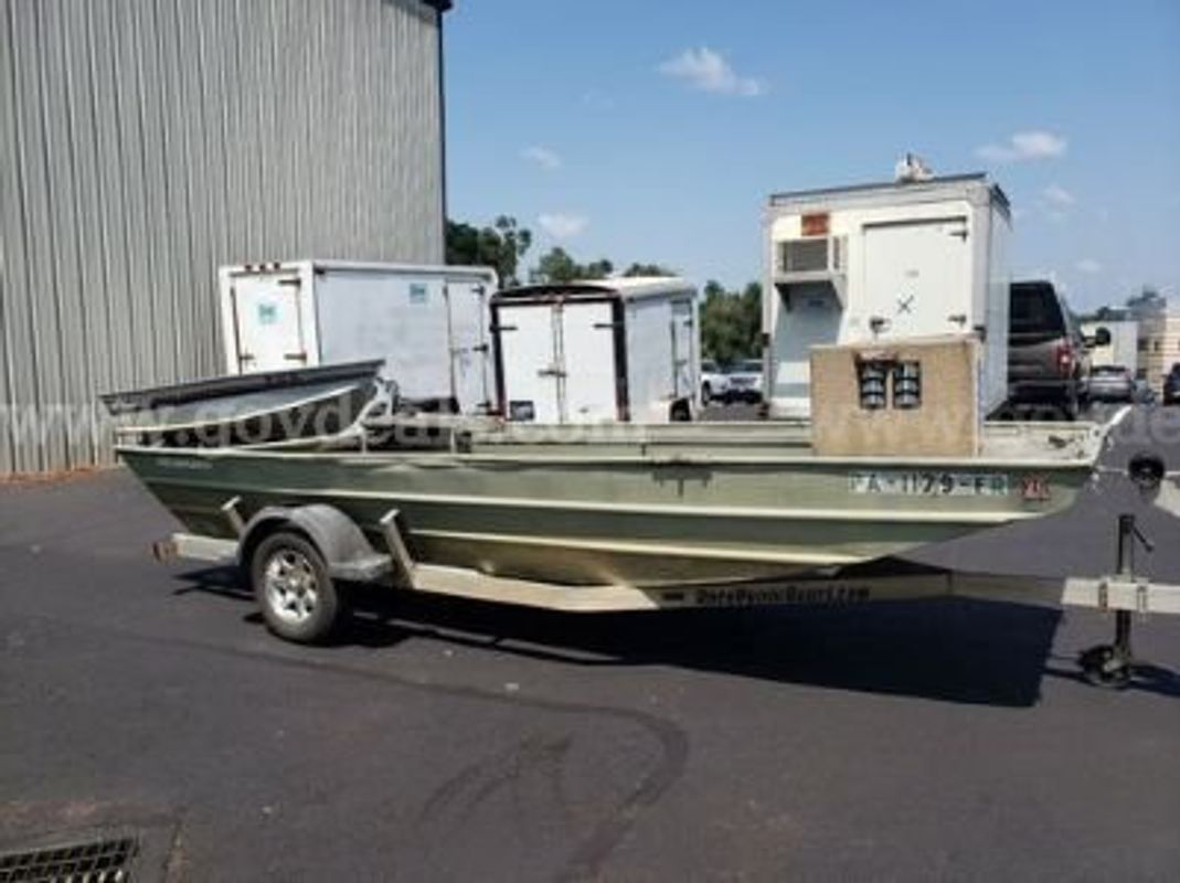 1987 Grumman 17' Jon Boat with Aluminum Trailer