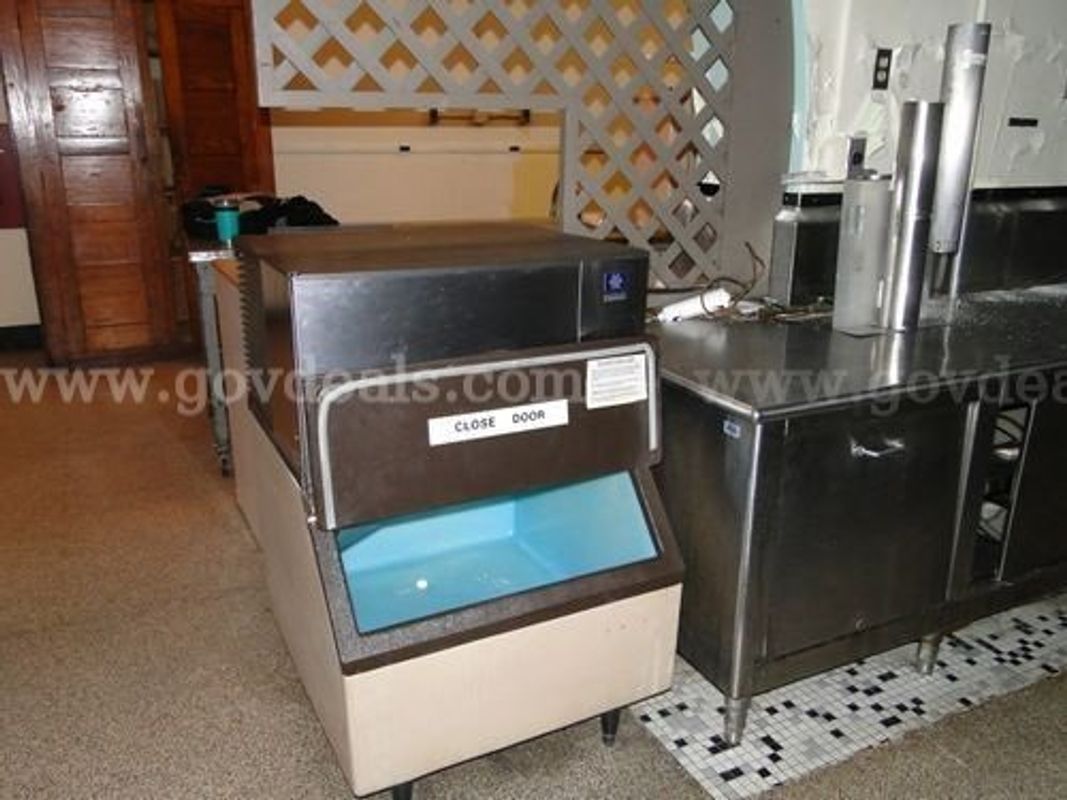 Commercial Ice Machine with Storage Bin (PICK-UP ONLY)