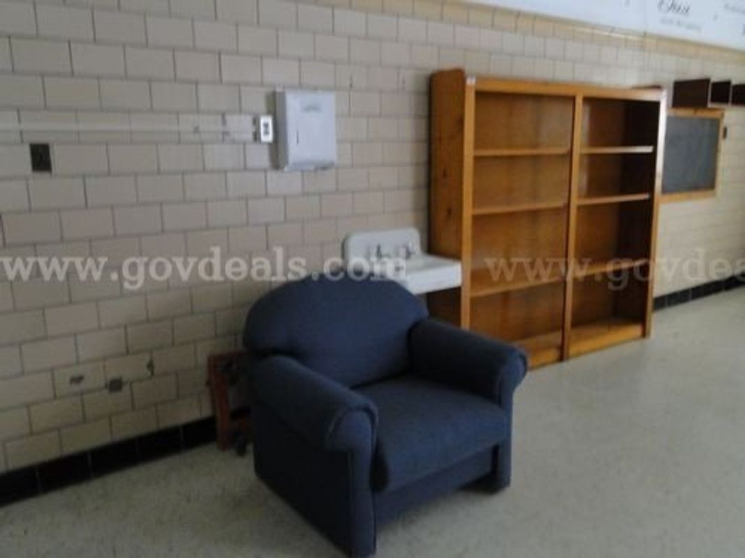 Upholstered Lounge Chair (PICK-UP ONLY)