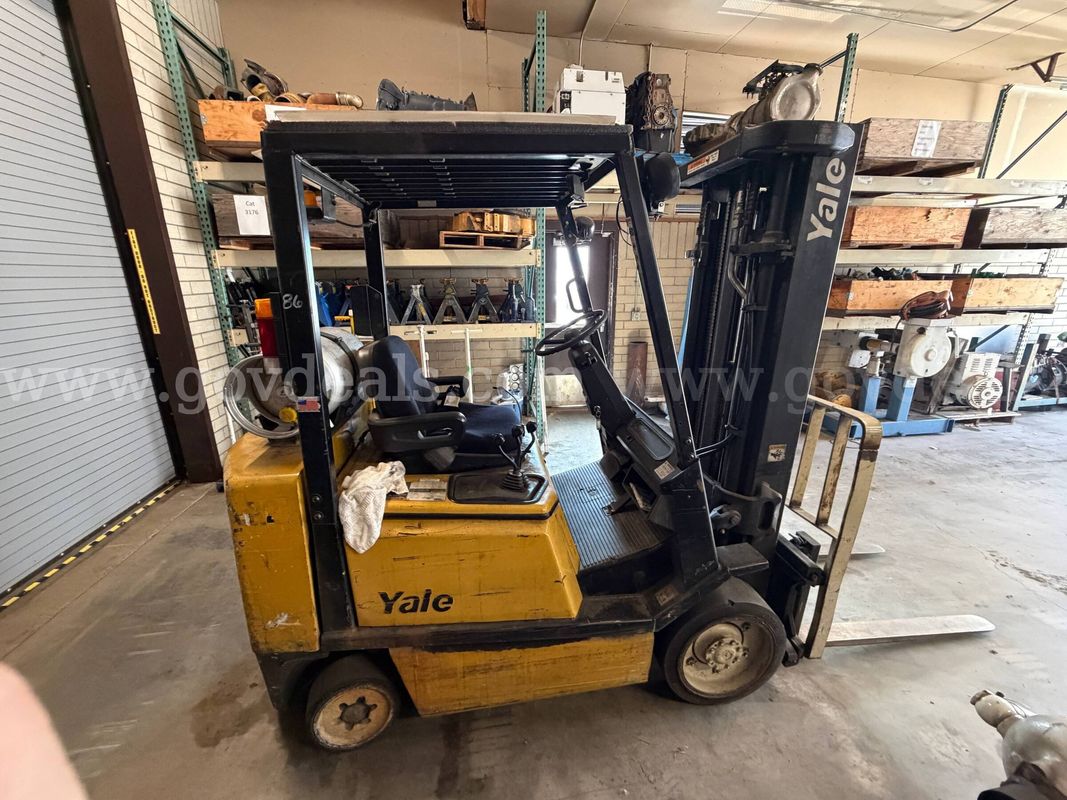 Yale Forklift 5000lb Capacity - Runs but needs head gasket replaced...