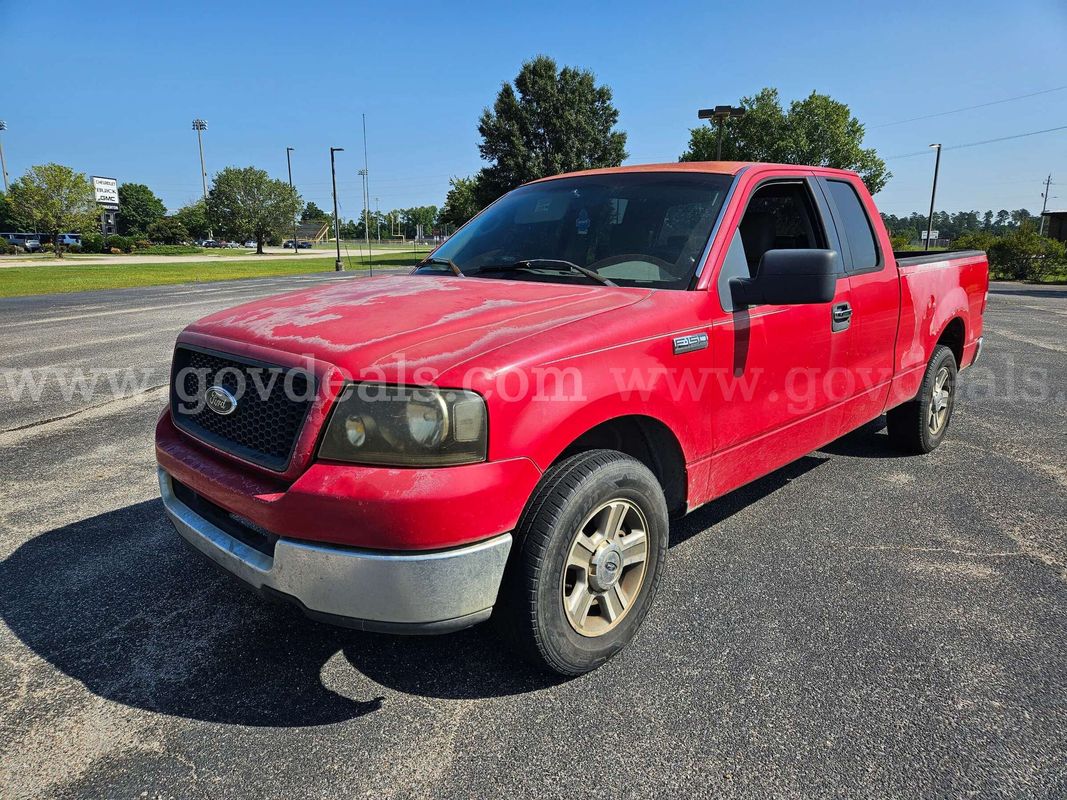 2005 Ford F-150 STX SuperCab 2WD