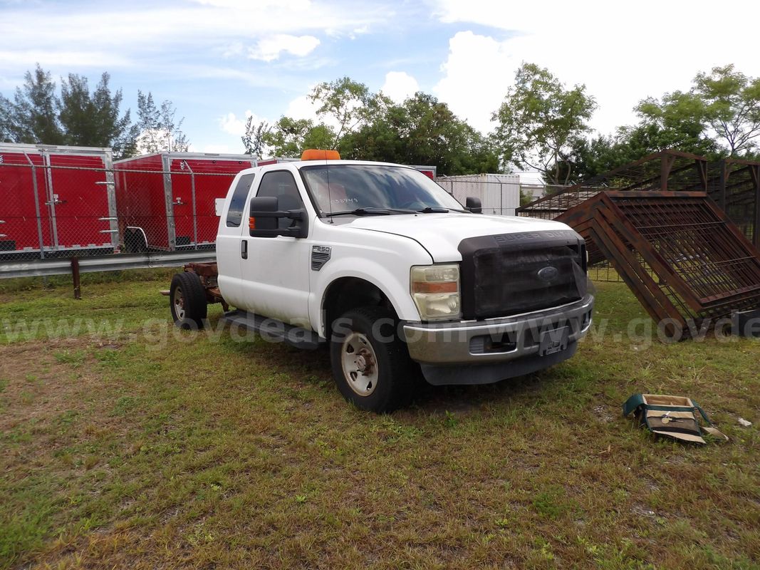 2009 Ford F-250 SD EXTENDED CAB CHASSIS