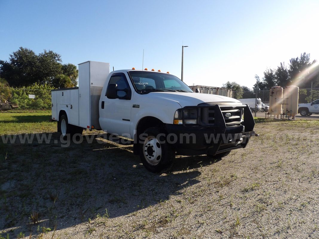 2002 FORD F-450 SD CHASSIS AND CAB, 7.3L V8 OHV 16V TURBO DIESEL