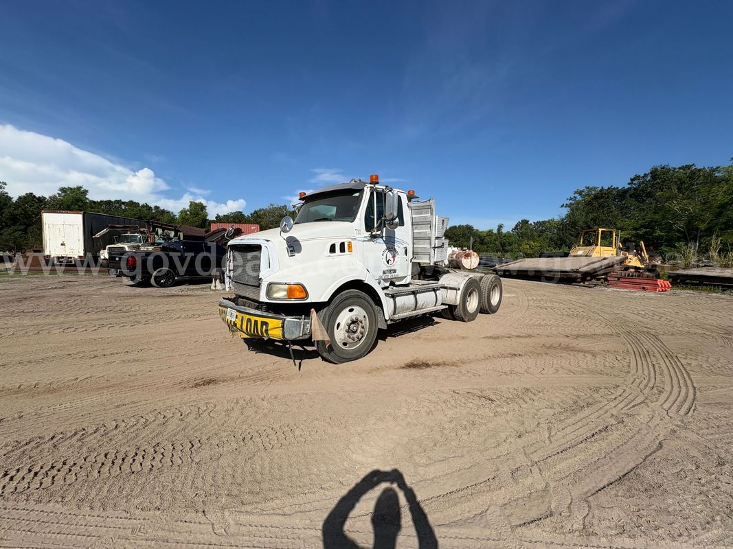 1998 Ford AT9513 Day Cab T/A Truck Tractor