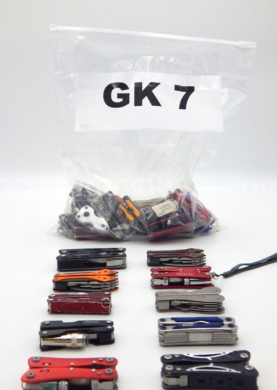 Lot GK7 (40) Generic Mini Multi Tools