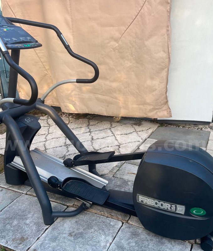Precor USA EFX 546 Elliptical