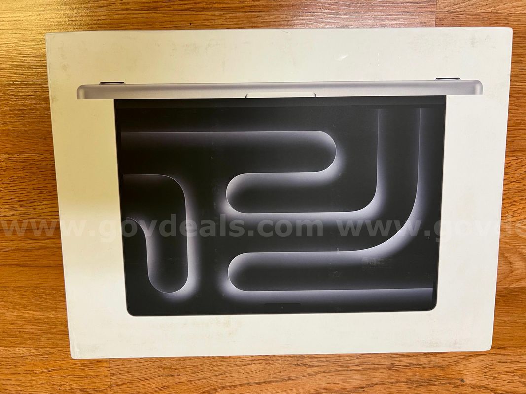 "BRAND NEW/SEALED" Apple 14-inch MacBook Pro (M5 chip) (16GB) (1TB SSD) Silver