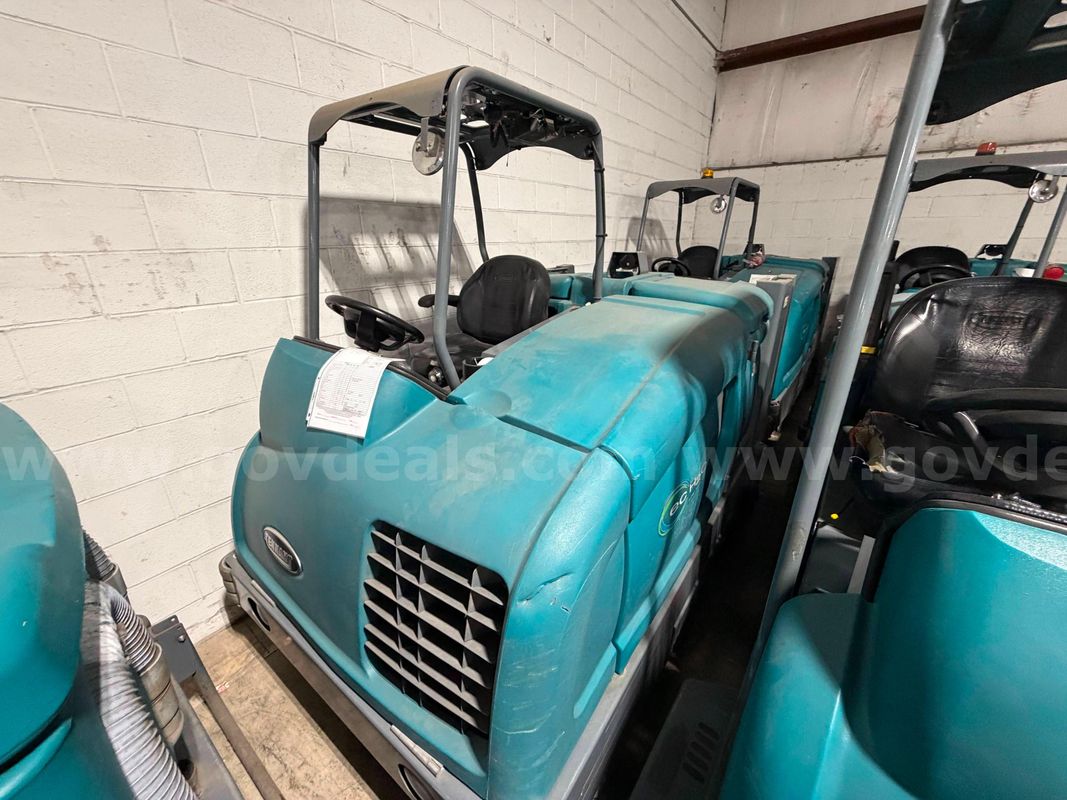 Tennant Company M30 Ride on Sweeper Scrubber -Inoperable