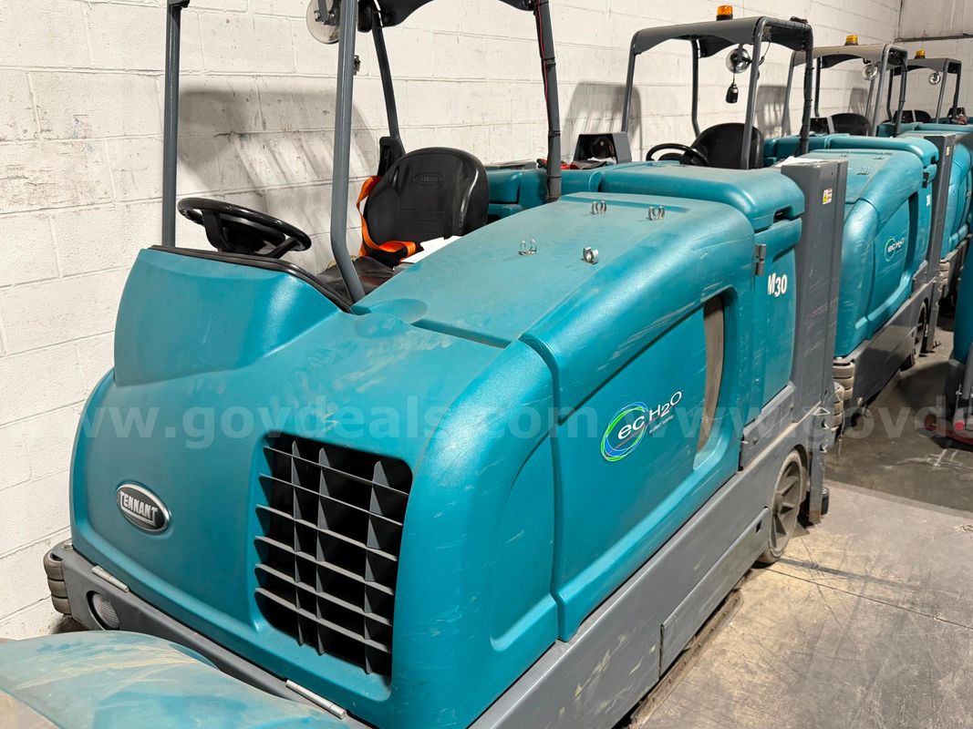 Tennant Company M30 Ride on Sweeper Scrubber -Inoperable