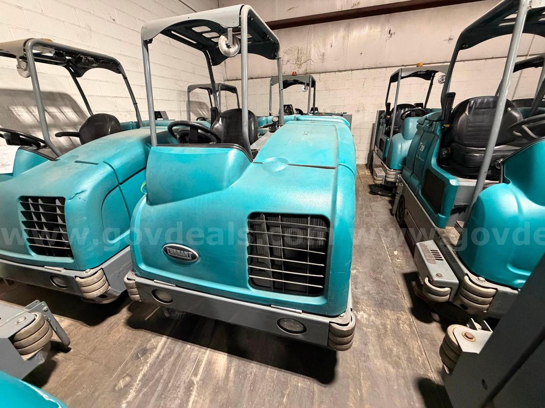 Tennant Company M30 Ride on Sweeper Scrubber -Inoperable