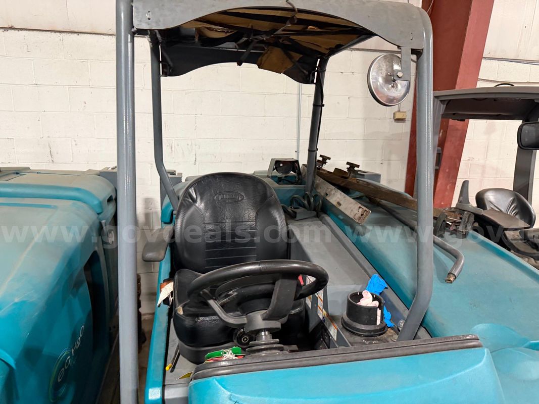 2011 Tennant Company M30 Ride on Sweeper Scrubber -Inoperable