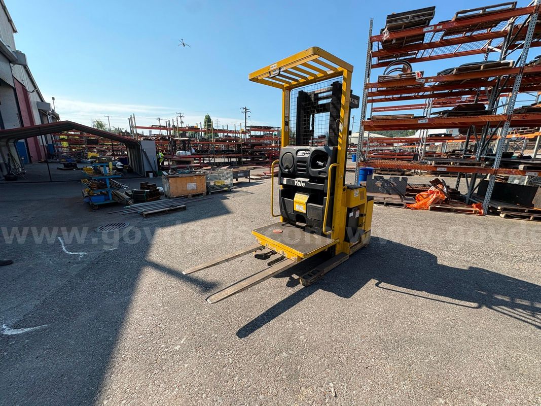 2014 Yale OS030EFN24TE089 3000 lb Order Picker