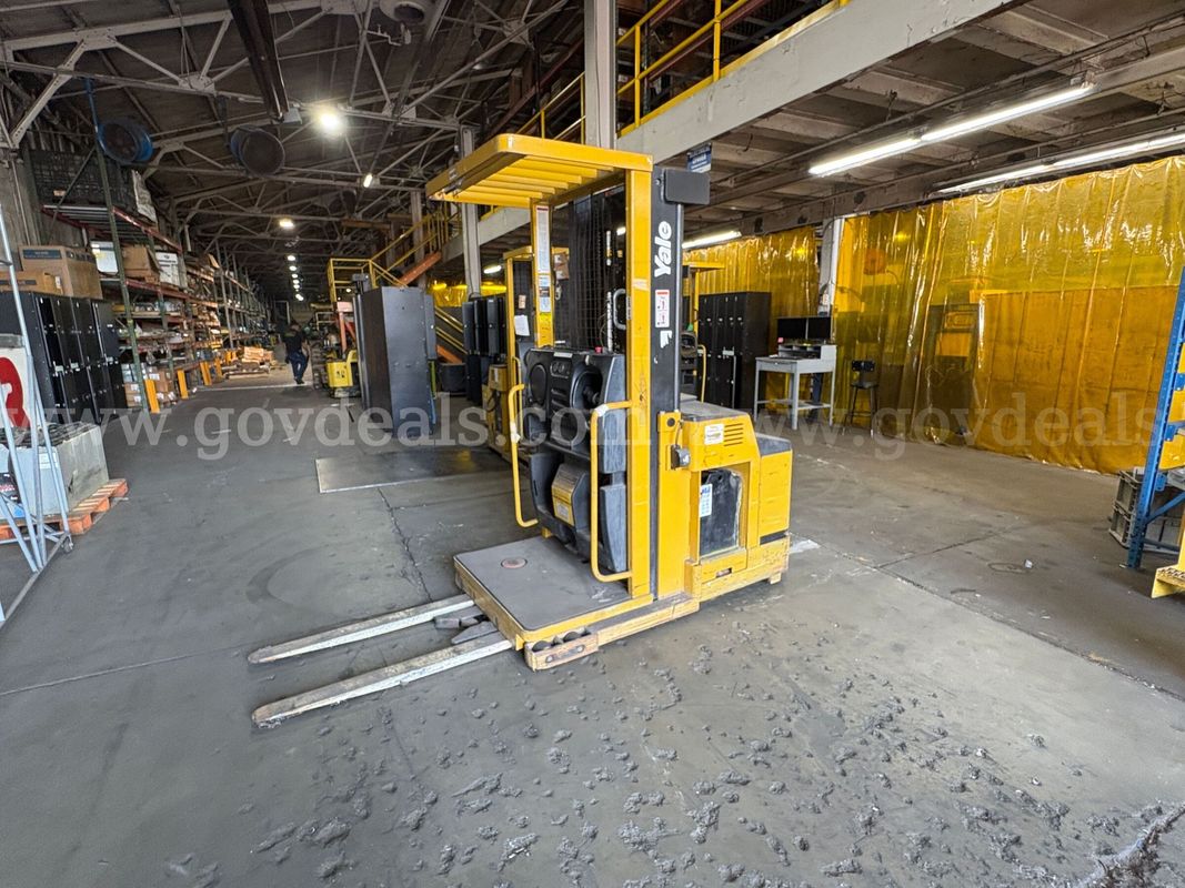 2014 Yale OS030EFN24TE089 3000 lb Order Picker