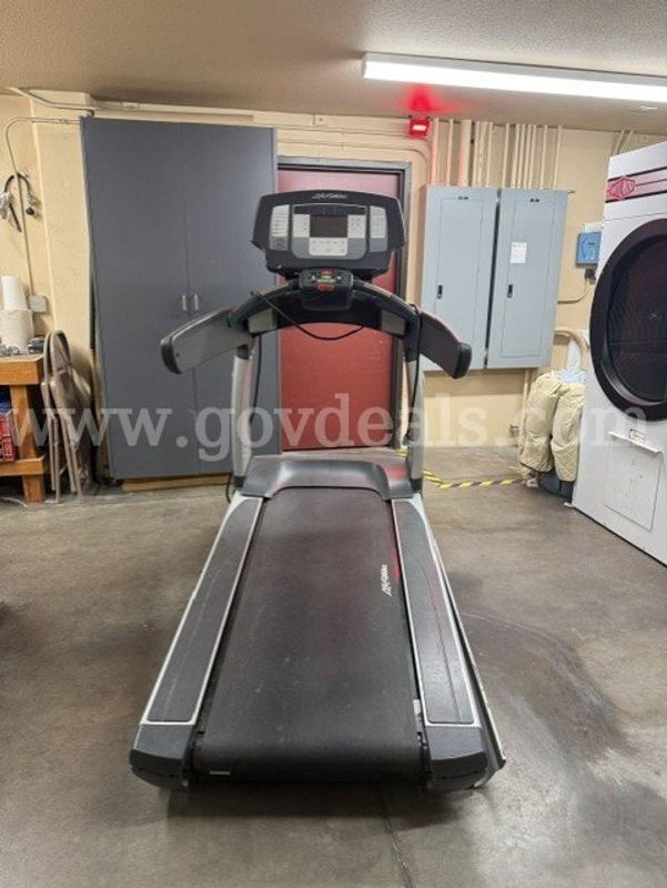 Life Fitness 95T Treadmill