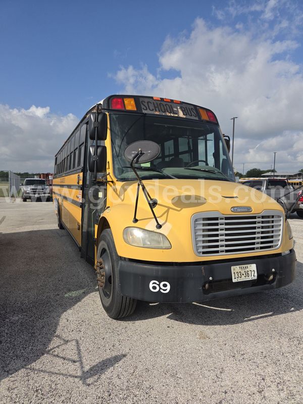 2009 Freightliner B2 Bus Chassis