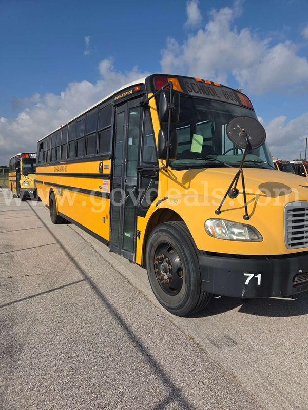 2009 Freightliner B2 Bus Chassis