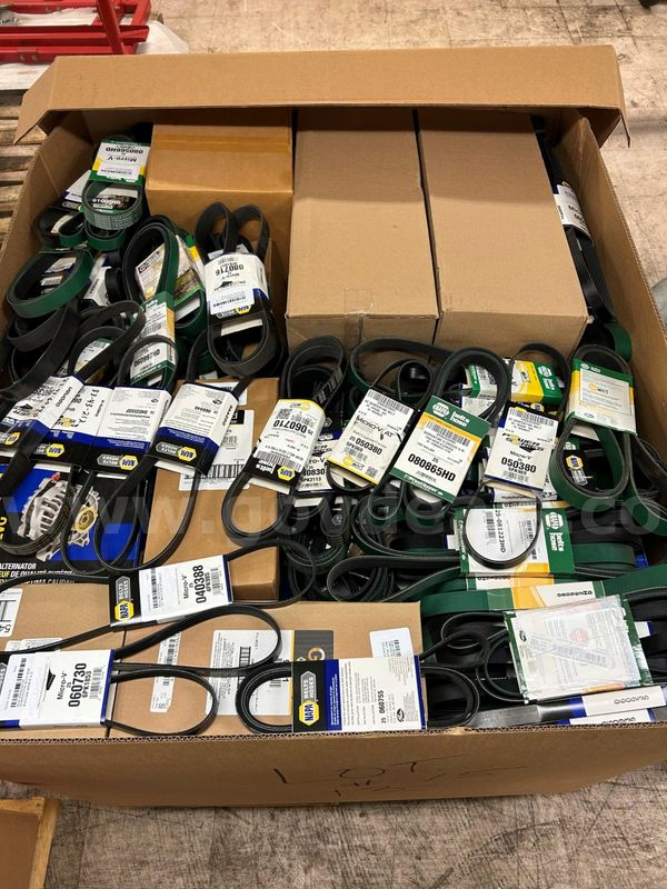 (1) One Pallet of New and Reman Truck Parts / mostly all new NAPA parts
