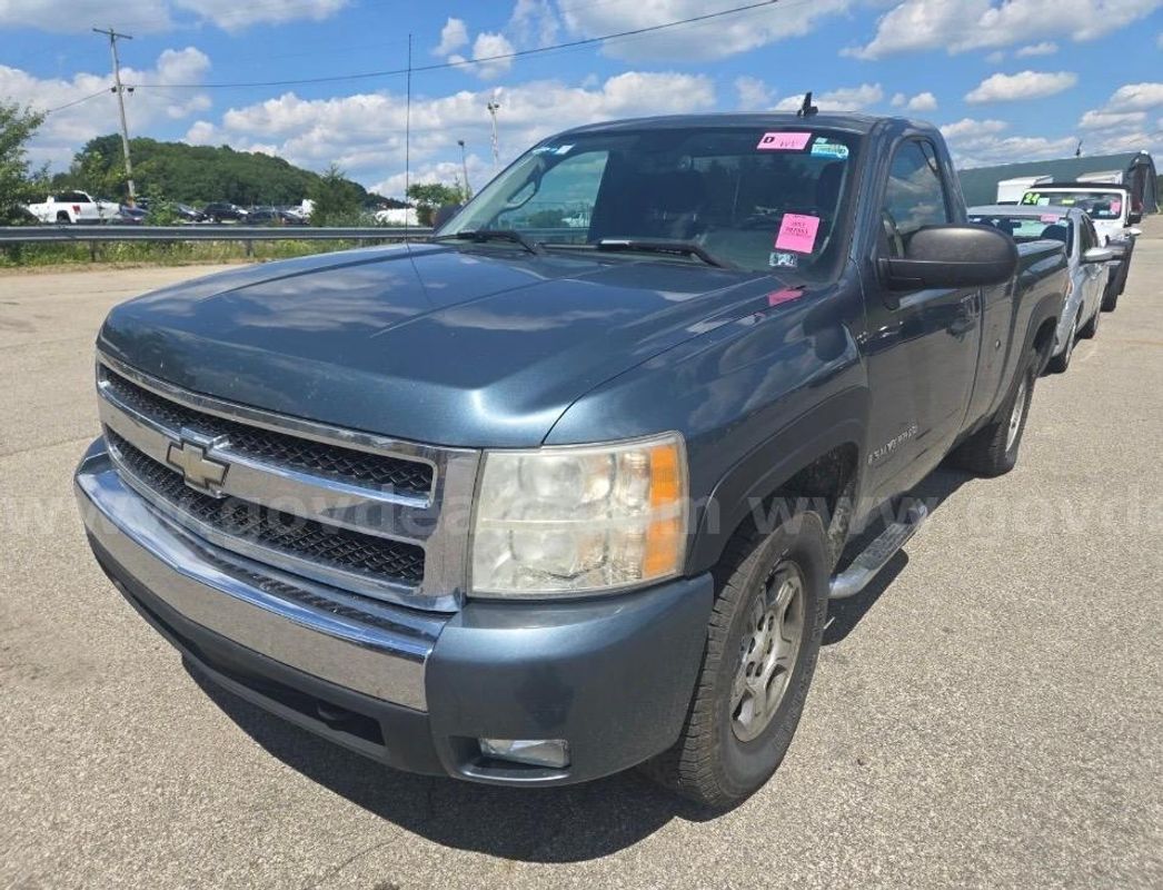 LOW MILES!! 2007 Chevrolet Silverado 1500 LT1 4WD! WORKTRUCK!!