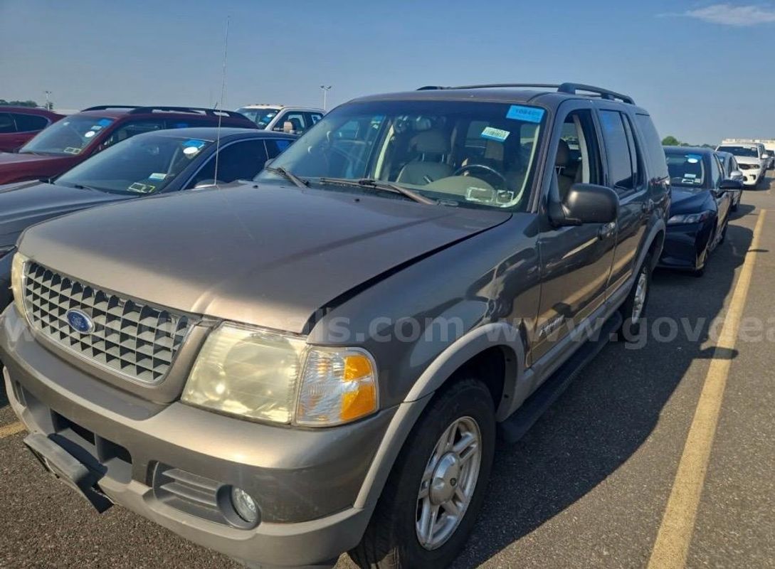 LOW MILES!! 2002 Ford Explorer XLT