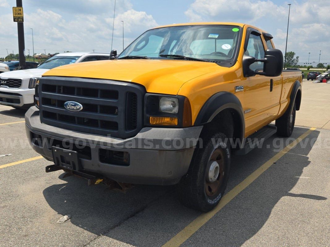 2006 Ford F-250 SD XL SuperCab Long Bed 4WD