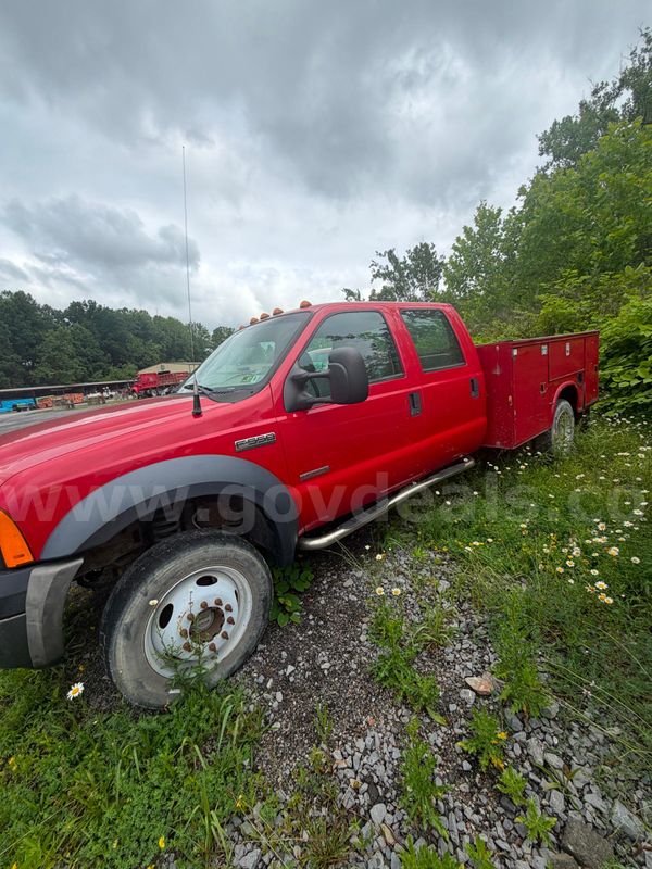 2007 Ford F-550 4 DR Crew Truck