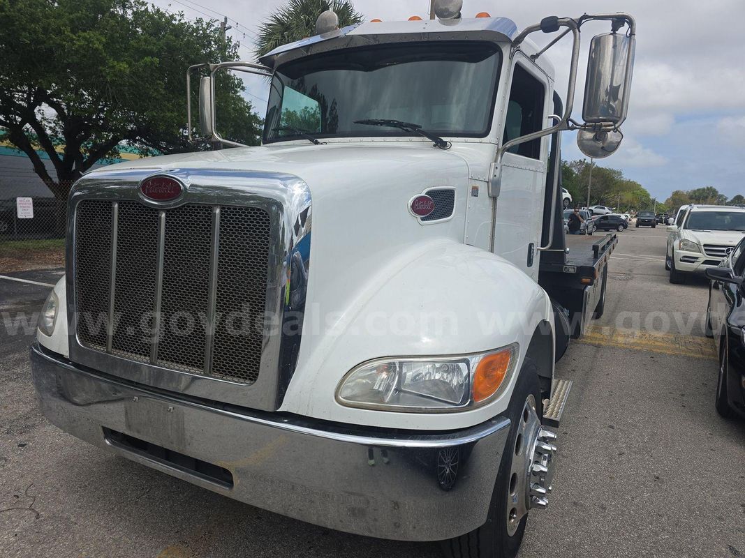 2018 Peterbilt 337 Flat Bed Tow Truck