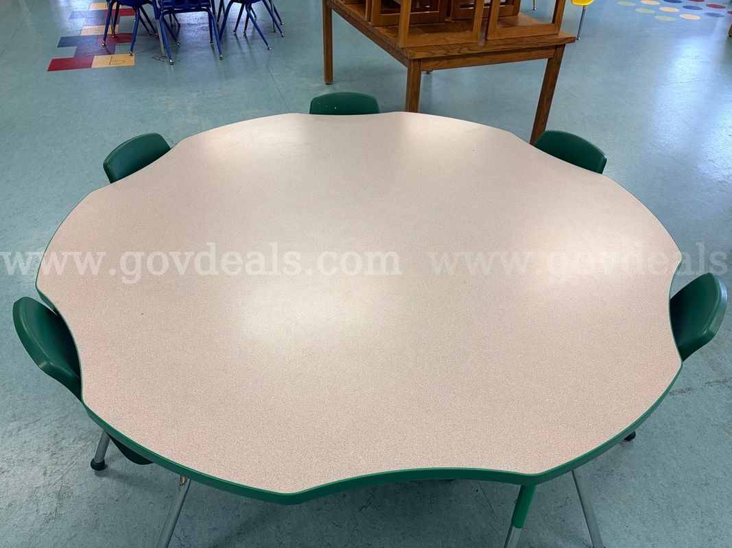 Green Flower Table with 5 Chairs
