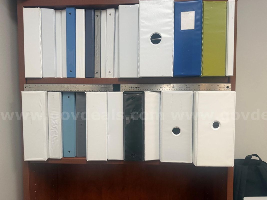Binders (27) 1/2-6 IN