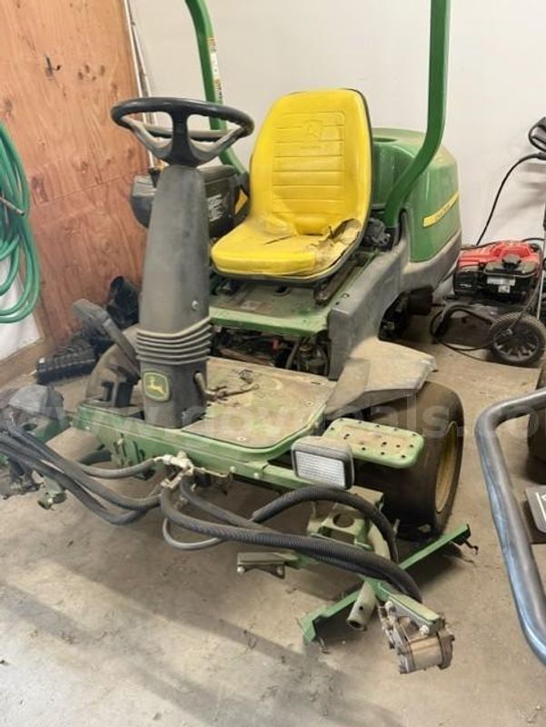 John Deere 2500B Greens Mower