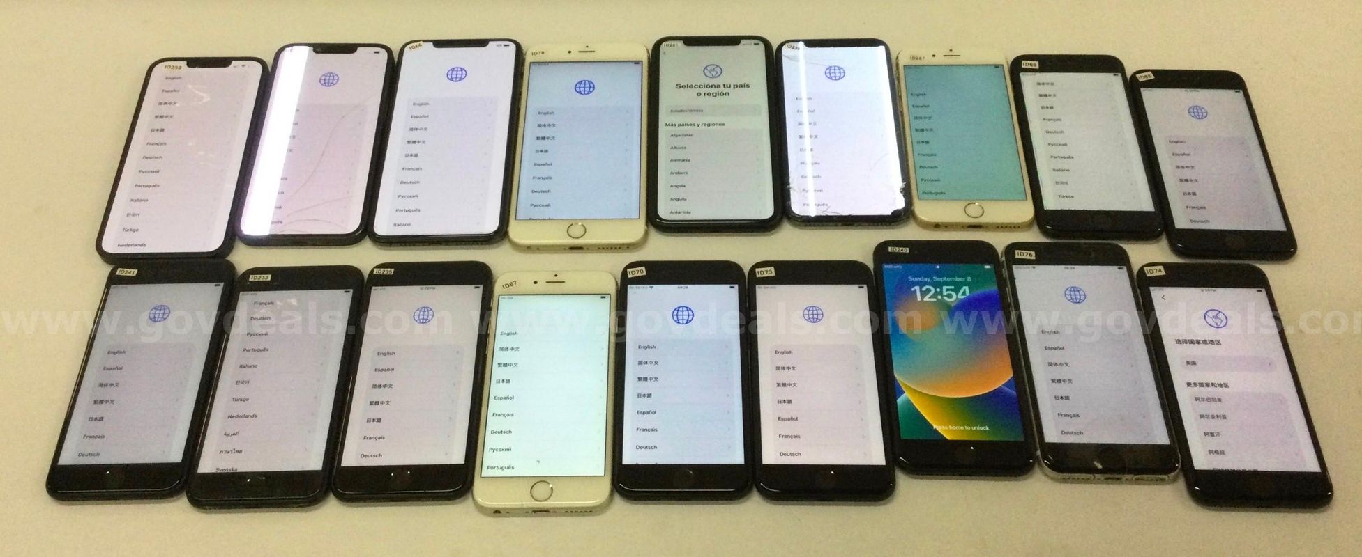 Lot of (19) Apple iPhones – iPhone 14, XS Max, XR, SE 3, X & More